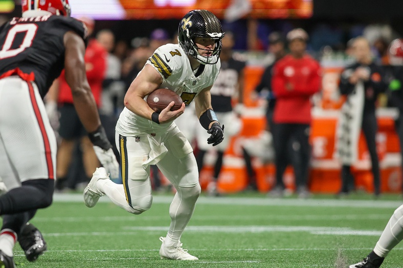 Taysom Hill (7) of the New Orleans Saints runs the ball against the Atlanta Falcons. Mandatory Credit: Brett Davis-USA TODAY